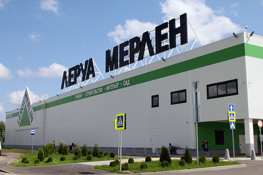 Оформление фасада магазина ЛЕРУА МЕРЛЕН