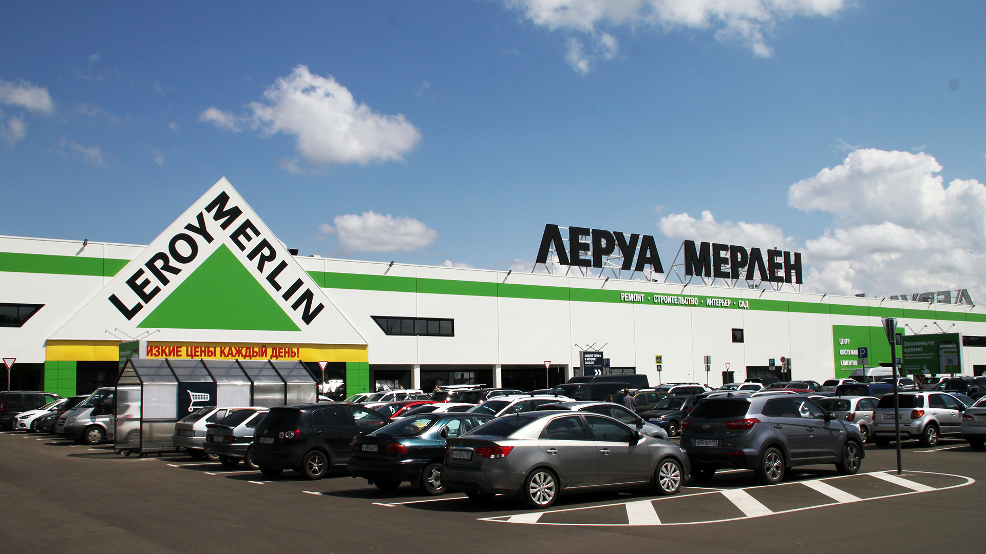 Оформление фасада магазина ЛЕРУА МЕРЛЕН